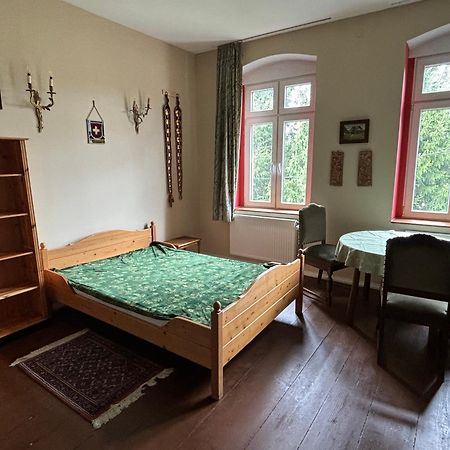 Apartamento Dom Pod Orlimi Skalami - Blisko Zamku Czocha Leśna Exterior foto