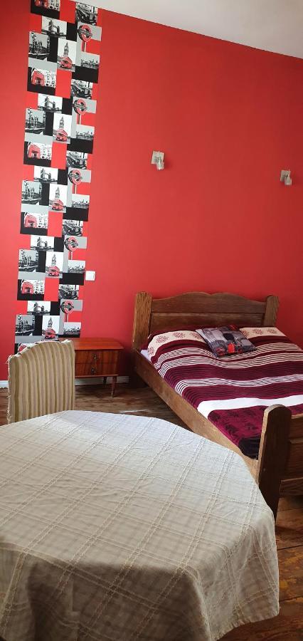 Apartamento Dom Pod Orlimi Skalami - Blisko Zamku Czocha Leśna Exterior foto